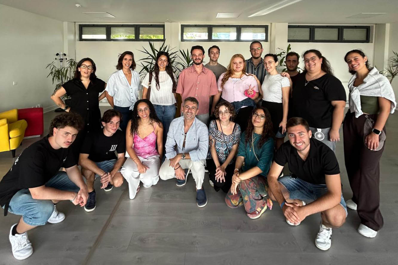 Foto de grupo no âmbito da visita do grupo de jovens italianos ao CJL