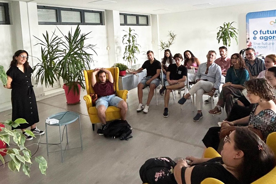 Foto de atividade durante a visita do grupo de jovens italianos ao CJL